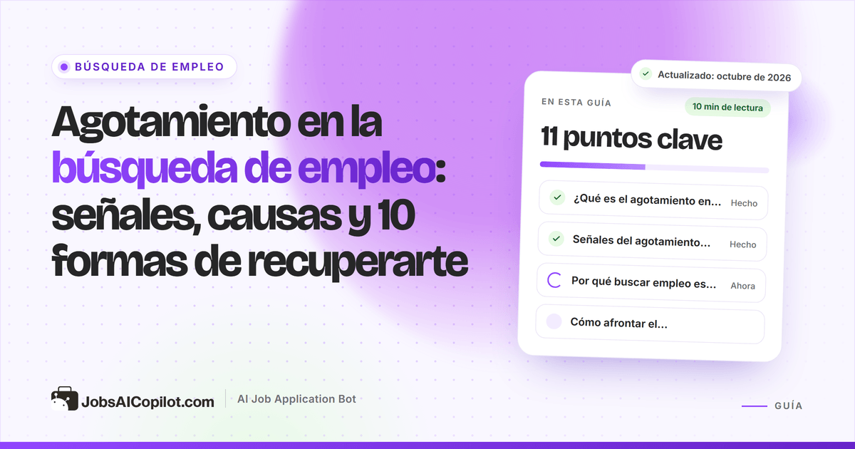 Persona que busca empleo cierra un portátil lleno de candidaturas y se toma un descanso al aire libre